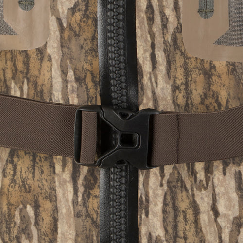 Close-up of the Guardian Elite Front Zip Insulated Wader's robust TIZIP® MasterSeal 10 zipper and durable buckle, highlighting the product's high-quality construction and functionality.