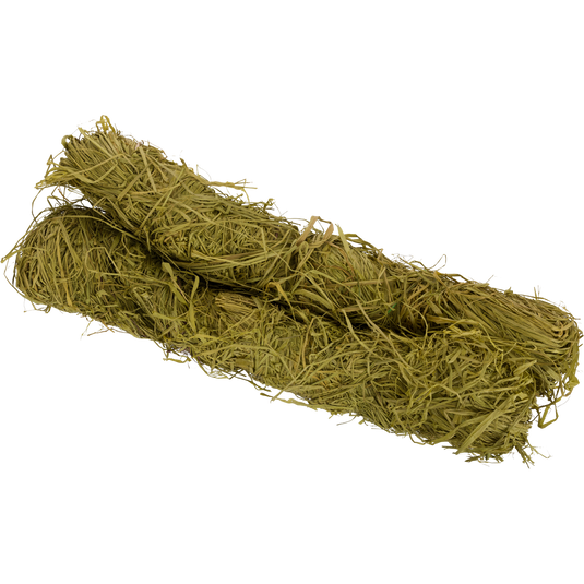 5lb Raffia Grass Bundle: Close-up of tightly bundled natural raffia grass, ideal for creating durable, weather-resistant hunting blinds for maximum concealment.