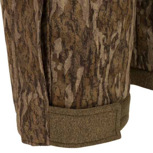 Close-up of Women’s Silencer Bib with Agion Active XL, showcasing camouflage fabric, front slash pockets, and adjustable waist. Ideal for mid-season hunting.