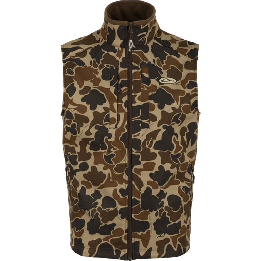 Windproof Softshell Camo Vest: A close-up of the camouflage pattern on a vest with a zipper.