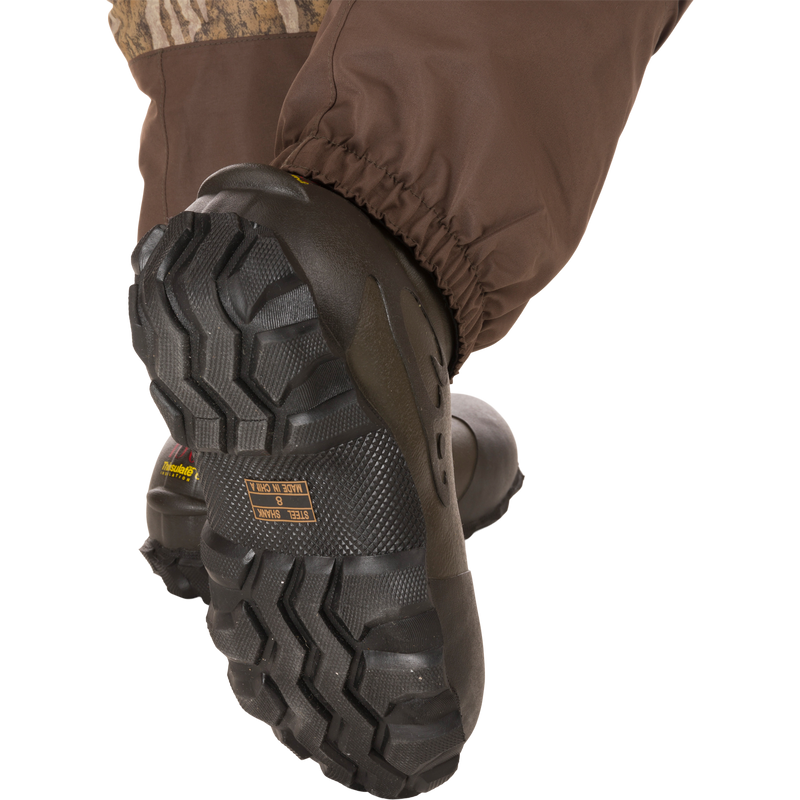 Close-up of the Women's Insulated Guardian Elite Vanguard Breathable Waders featuring durable, waterproof construction and 1600g Thinsulate Buckshot Mud boots.