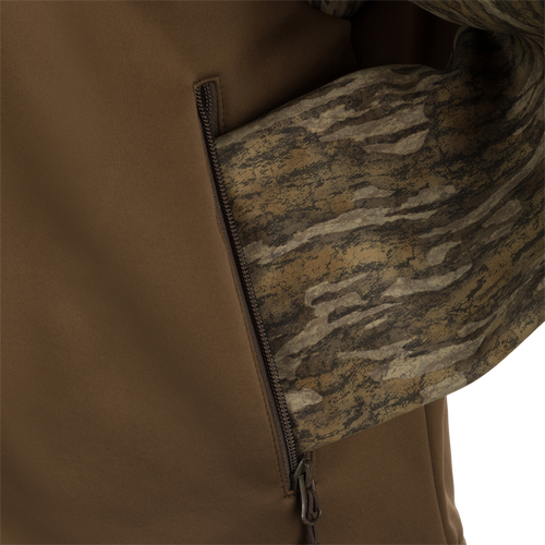 MST Full Zip Hole Shot Hooded Windproof Two-Tone Eqwader Jacket: A close-up of a jacket with a zipper.