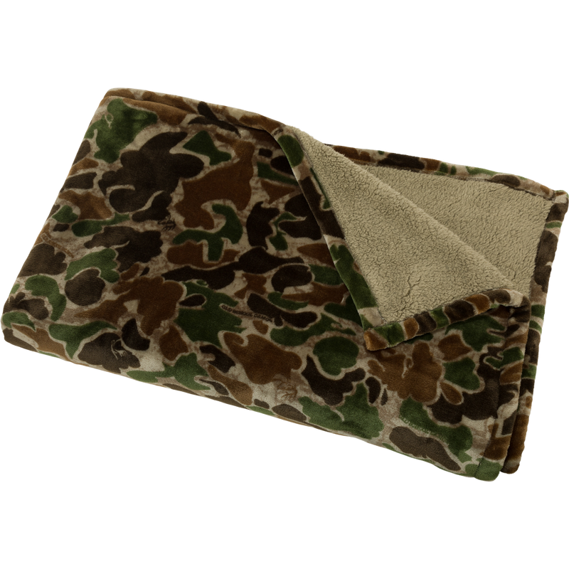 Alt text: Old School Fleece Throw with camouflage pattern, made from 100% polyester and lined with Sherpa fleece for warmth.