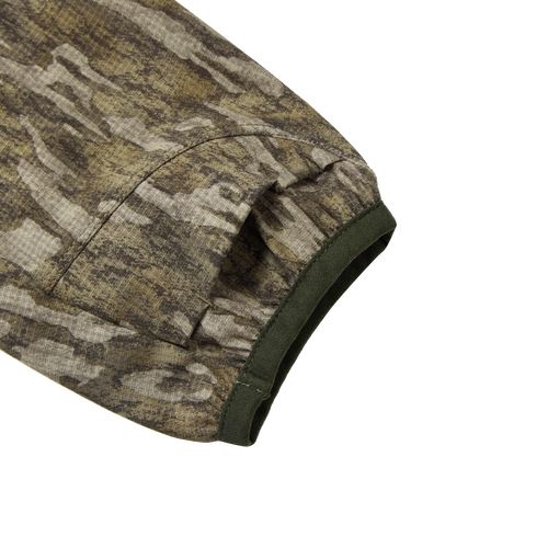 Close-up of a sleeve on the Eqwader Half Zip Pullover, highlighting the camouflage fabric and ergonomic thumbhole, showcasing its advanced spider web technology for breathability.