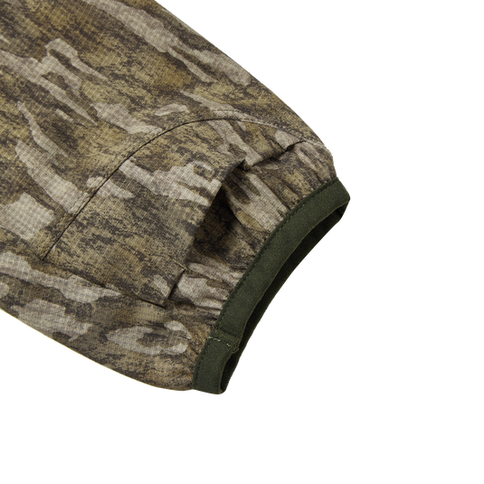 Close-up of a sleeve on the Eqwader Half Zip Pullover, highlighting the camouflage fabric and ergonomic thumbhole, showcasing its advanced spider web technology for breathability.